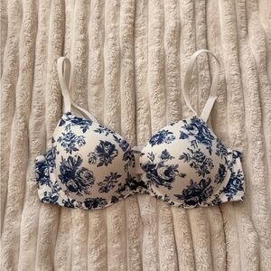 Victoria's Secret Blue and White Floral Bra